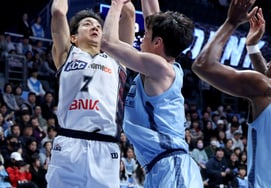 [Chụp ảnh] Heo Hoon thử nhảy lên "