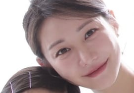 "离婚"韩格鲁与双胞胎兄妹拍全家福，"总是推迟的事情"