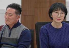 连制作组都怀疑的"疑夫症"妻子徐章勋 "像15岁的孩子" [李淑英]