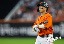 『14億→1億』史上安打1位の屈辱、'AGAIN 2023' ソン·アソプはハ·ジュソクを夢見る··· 全人未踏の『3000安打へ向けて』