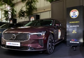 ボルボ S90、韓国自動車専門記者協会の「2026年韓国今年のハイブリッドセダン」を受賞