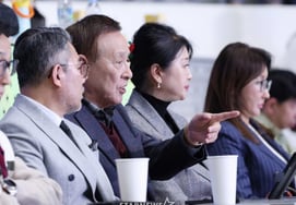 [Фото] Президент Волейбольной ассоциации Оханнам "Интуиция в V-лиге в первом ряду"