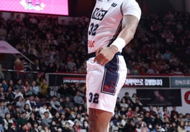 [フォト] エルナンデス「目を閉じてワンハンドダンク」