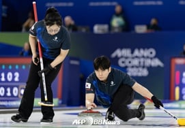 '5戦全敗→2連勝' 韓国カーリングミックスダブルの逆転··· キム・ソンヨンとチョン・ヨンソクがエストニアを完封 [ミラノオリンピック]