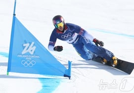 '兄がやるよ' キム・サンギョム、'オリンピック7回出場+ホームコース' 46歳のベテランも倒して準決勝進出··· イ・サンホの代わりにメダルを獲得する [ミラノオリンピック]