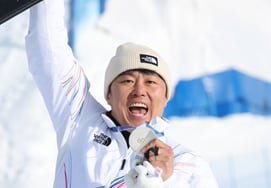 肉体労働に従事していたスノーボーダー、'37歳の長男'キム・サンギョムが奇跡の銀メダルを獲得··· 「結果をお見せします」" 固い決意を守った [ミラノオリンピック]