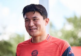 衝撃「日本の伊藤に負けた」キム·ミンジェ、ベンチにも座れない'屈辱'→怪我ではないのに'メンバー外'··· ミュンヘン、ホッフェンハイムに5-1で完勝