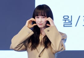 Truy tìm các ứng dụng mại dâmLee Na Young lại đưa tay ra trước nạn nhân hiếp dâm trẻ vị thành niên [vợ]