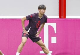 Kim Min Jae bị sốc sau khi xóa sổ" Đạo diễn Kompany thay lòng đổi dạ? Nhật Bản hết lời ca ngợi "câu đố phòng thủ Munich"