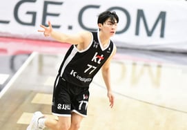 Samsung has lost four consecutive games after extra time... 'Kang Sung-wook 23P 10AS Double Double' KT escaped consecutive losses → Recaptured 5th place alone [Suwon Field Review]