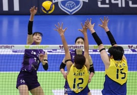 [Photo] Jung Yunjoo's "Hit hard."