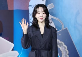 Shin Hye-sun, a neat suit look [★ Photo]