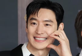Lee Je-hoon, a taxi driver, a former lawyer.."I have Seungsan."' appearance [Official]