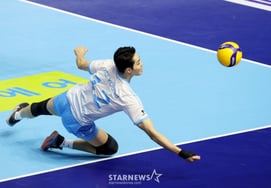 [Photo] "Diving Catch." Cho Jaeyoung