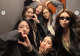 テヨンとヒョヨンだけがいない少女時代のスヨン誕生日パーティー..6人のセルフィー公開 [スター・イシュー]