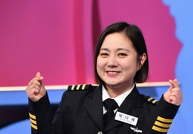 «Премия» Пак На Рэ, 20-я годовщина такого неуклюжего дебюта...Полицейская фотолиния "Напротив унижения" [человек.]