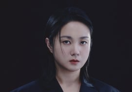 拍照线上的是朴娜莱 什么样子？ "虽然会回答……正在和律师苦恼中。" [Star Issue]