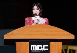 Announcer Park Soyoung, cuteness that Yang Se-hyung fell in love with [★ Photo]