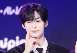 Хан Юджин подмигивает фанатам [★Фото]