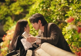 «Великая военная дама 21 века» IU ♥ Бён У Сок, это опасно...Поцелуй забор или нет?