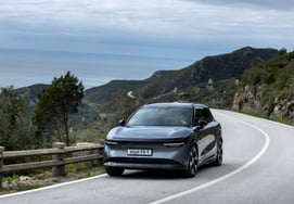 吉利汽车集团2026年1月全球销量达27万辆，增长121%