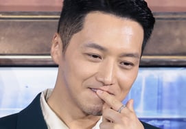 How do you feel about marrying Byeon Yo-han and Tiffany Young.."You must be doing well""