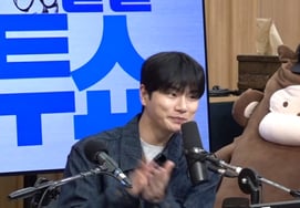 Lee Yi Kyung xuất hiện trên chương trình trực tiếp với biểu cảm tươi tắn"Với tinh thần sống sót qua mỗi tuần" [chương trình văn nghệ]