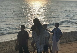 Park Hee Sun (Sologoc 5) chia sẻ cảm xúc trong ảnh họa báo mới