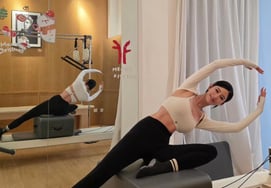 クララ、離婚後に日常を取り戻した..完璧なボディにパワフルな腹筋