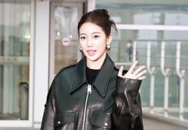 Едем на Неделю моды в Нью-Йорке! Le Serafim Kazha, совершенная мода в аэропорту в кожаной куртке.