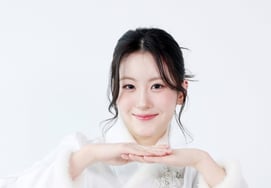 "Trot精灵"吴宥真:"榜样是IU和高允贞，展现多样的面貌" [韩服采访③]