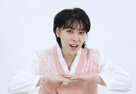 ソンミン「韓服を着ると両親のことが思い出される…」正月連休は息子と一緒に」 [韓服インタビュー①]