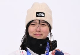 Không có phát sóng trực tiếp à?' Choi Gaon rơi nước mắt trong khoảnh khắc 'tại sao' tiếp tục phát sóng bài hát 'Why' trên đường đua tốc độ ngắn [Thế vận hội Milan]