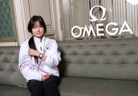 Choi Gaon nhận được chiếc đồng hồ 'tương đương 9,5 triệu won' từ Omega. [Thế vận hội Milan]