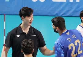 [Фото] Режиссер Пак Чхоль У 'Ali Good Job'