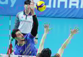 [Photo] Araujo's 'Overwhelming Height'