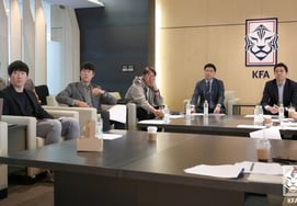 Тренер олимпийской сборной выбирает "по очереди", вопрос в том, что "два азиатских листа" - самая сложная задача в истории.