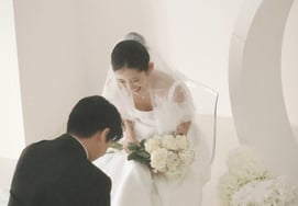 崔俊熙公开婚纱照，"不是崔真实的女儿，而是妻子……" 嘱咐克制臆测 [专门]