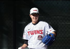 Cầu thủ thay thế át chủ bài của đội tuyển quốc gia đã kết thúc LG với chưa đến 140km "ngay lập tức" . Tôi nên khóc hay nên cười với đội tuyển quốc gia Twins đây?