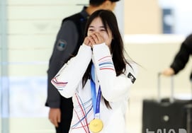 韓За новой историей сноуборда в Южной Корее стоял председатель Лотте Шин Дон Бин... Чхве Га-он сказал после возвращения в Корею: «Вы поддерживали нас в самое трудное время» [Олимпиада в Милане.]