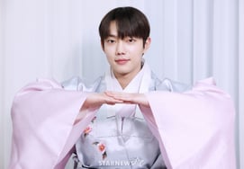 チョ・ジュンヨン『病五年、明けましておめでとうございます』' [★写真]