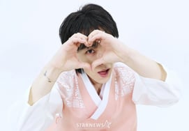 Chúc các bạn năm mới tràn đầy tình yêu."' [★Ảnh]