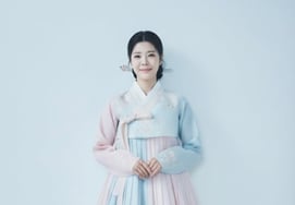 Tết đầu tiên sau khi ly dị Linh, Lee Soo...Vẻ ngoài rạng rỡ trong trang phục Hanbok một mình"