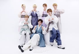 ARK，春节期间穿着韩服展现各式各样的魅力 [★照片]