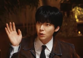 Главный герой свидетельства, который думает, что фанаты ценны, а не едят.В словаре Ан Джэ Хёна нет слова «Игнорирование фанатов». [человек.]