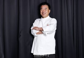 "Черно-белые 2"? За столом будут руководители чеболей.Пак Хё Нам, который выбрал не товар, а «мастерскую» [★Полное интервью]