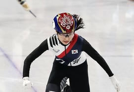 ついに金が手に入った！ "キム・ギルリの最後の大逆転劇がゾクゾク" 女子ショートトラックリレー、8年ぶりの'金色の疾走'··· やはり世界最強 [ミラノ現場]