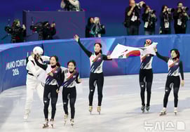 外媒也感叹"韩国短道速滑惊艳，戏剧性地收场"的女子3000米接力赛"金色飞驰" [米兰奥运会]