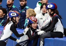 "用四只脚骑也挺过来了"金吉里愤怒的金色疾驰的故事... "冲突危机"崔敏静表示:"不慌不忙，沉着冷静" [米兰县长]