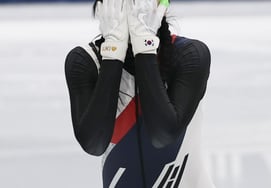 'Слезы пугают' Сим Сок Хи, теперь, когда ты улыбаешься... После преодоления «конфликта под дождем», Чхве Мин Чжон «Третья гора» «Хэпсим Гонка», которую продвигал Чхве Мин Чжон. [Сцена в Милане]